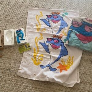 Charlie the Tuna Beach Towel Set and transistor Radio
